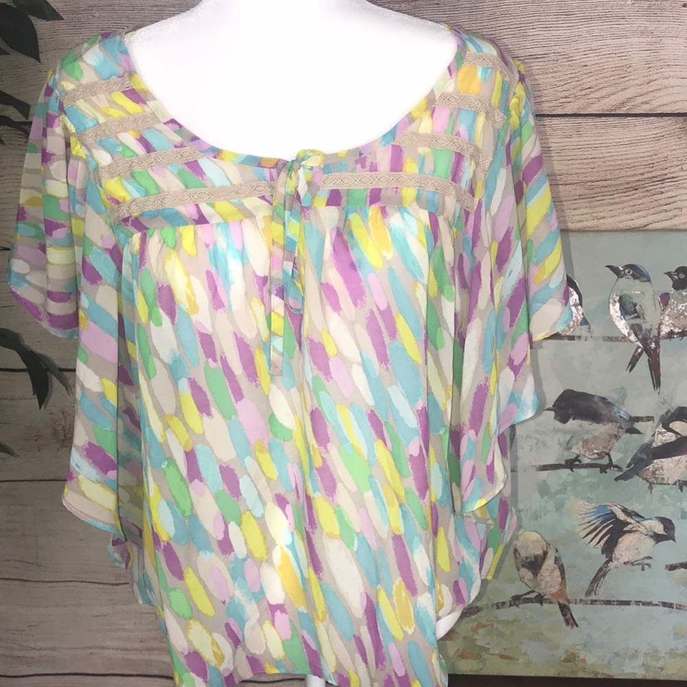 Old Navy women’s size large blouse.